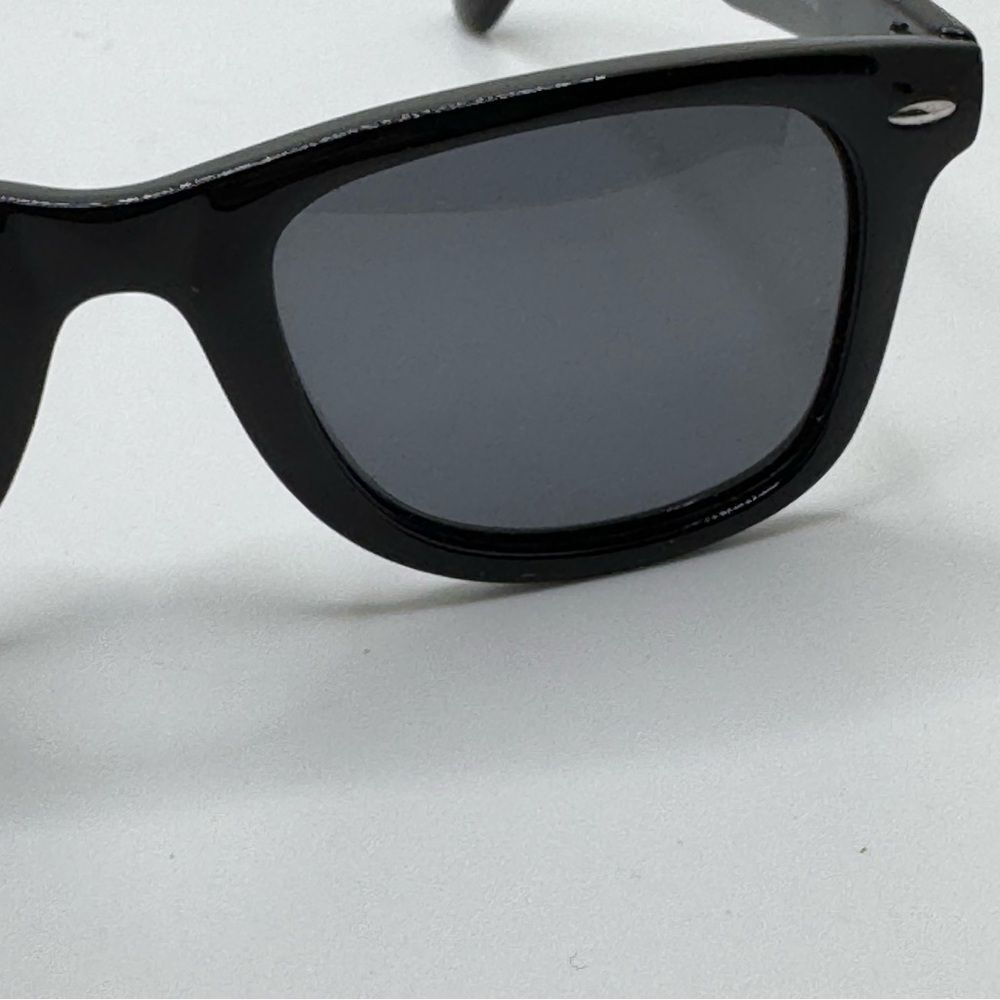 Foster Grant Polarized Black Wayfarer Sunglasses